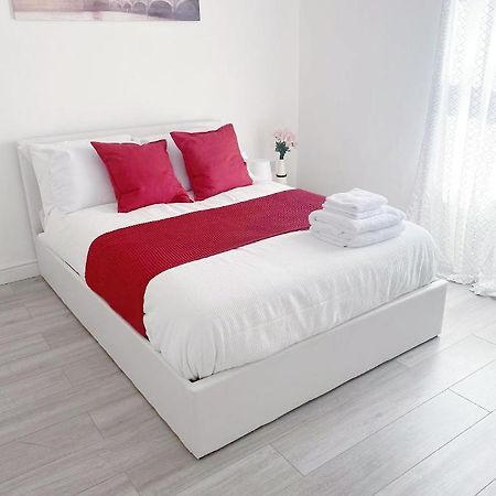 Agyeman Property オールダーショット エクステリア 写真