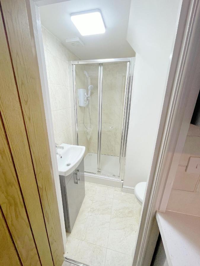 Agyeman Property オールダーショット エクステリア 写真